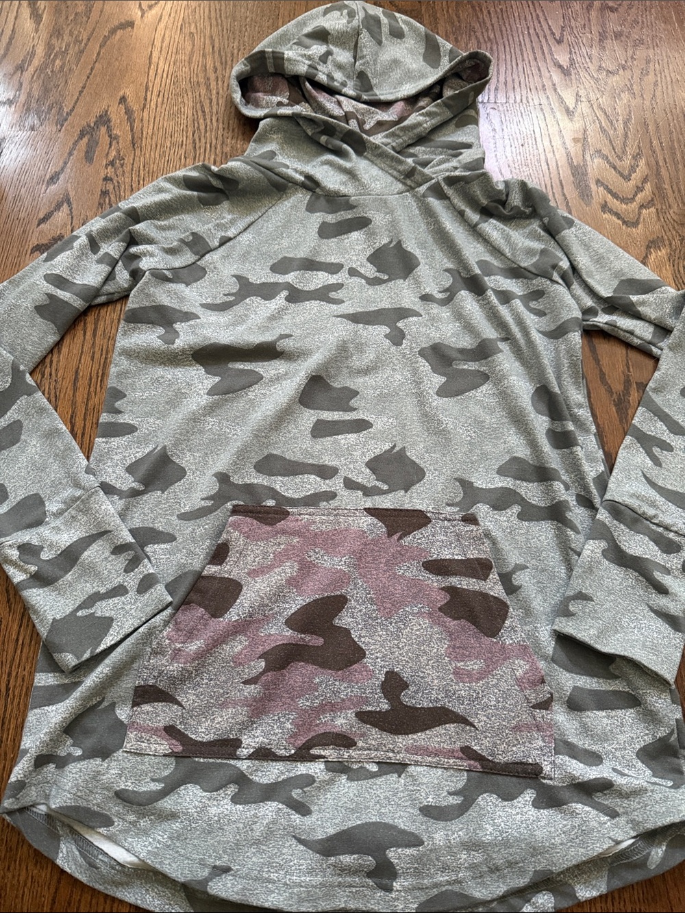 Lularoe is Camo Hooded Long-Sleeve Top - Olive & Pink sz small like new